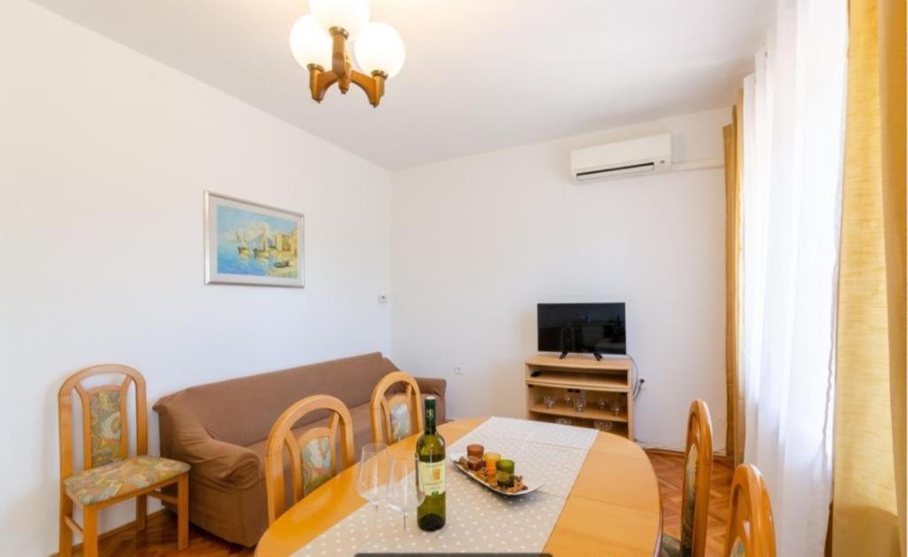 Apartments Tatjana Crikvenica Bagian luar foto